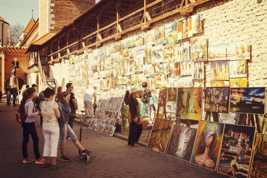 A bustling scene in the Arts District showcasing local artists and galleries. — hidden gems in Las Vegas