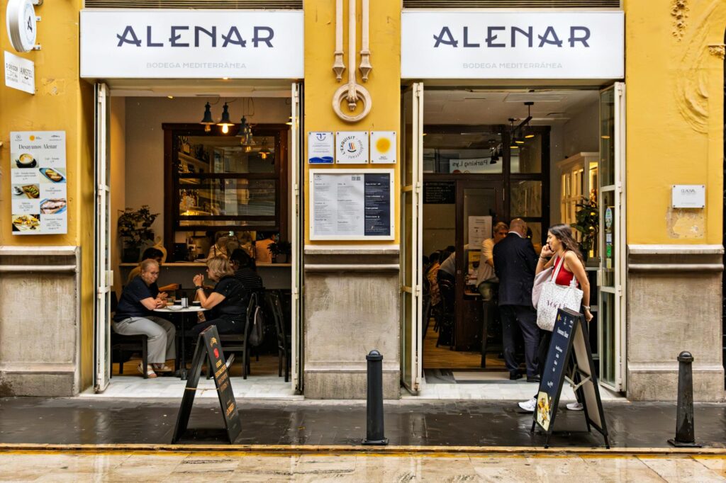 A close-up of a famous restaurant or café on the Strip with patrons enjoying their meals. — Las Vegas Strip tips
