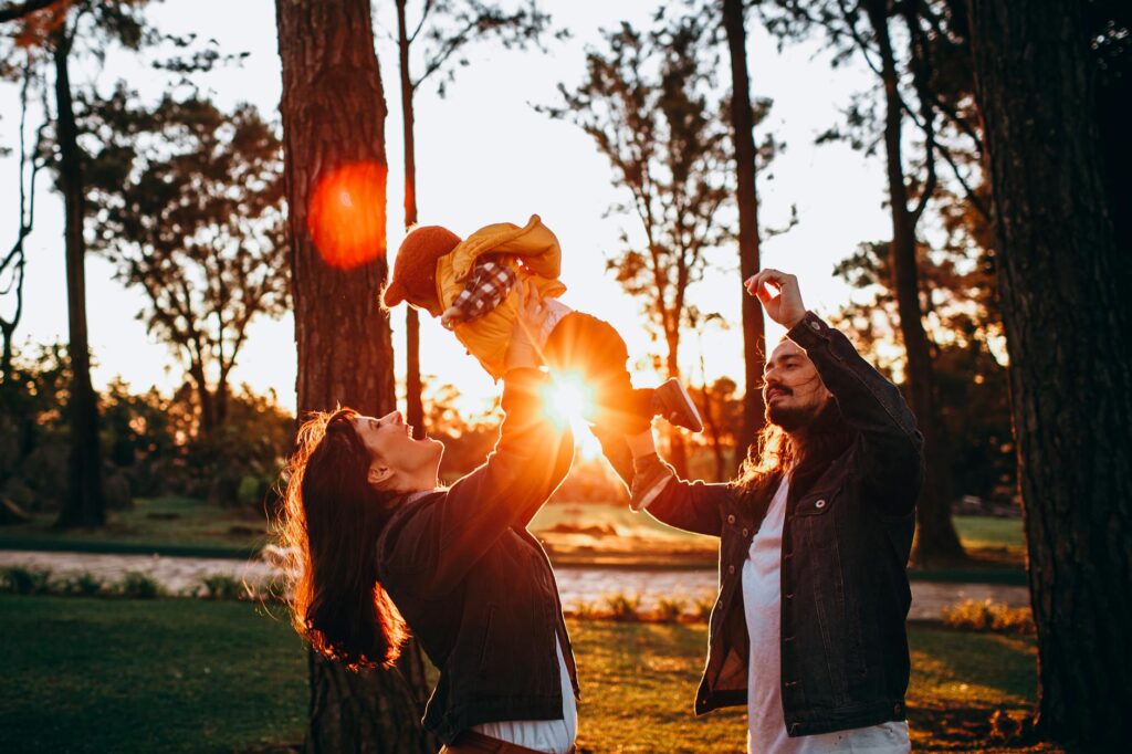 A family enjoying a free outdoor attraction in Las Vegas, highlighting fun without spending. — budget trip Las Vegas