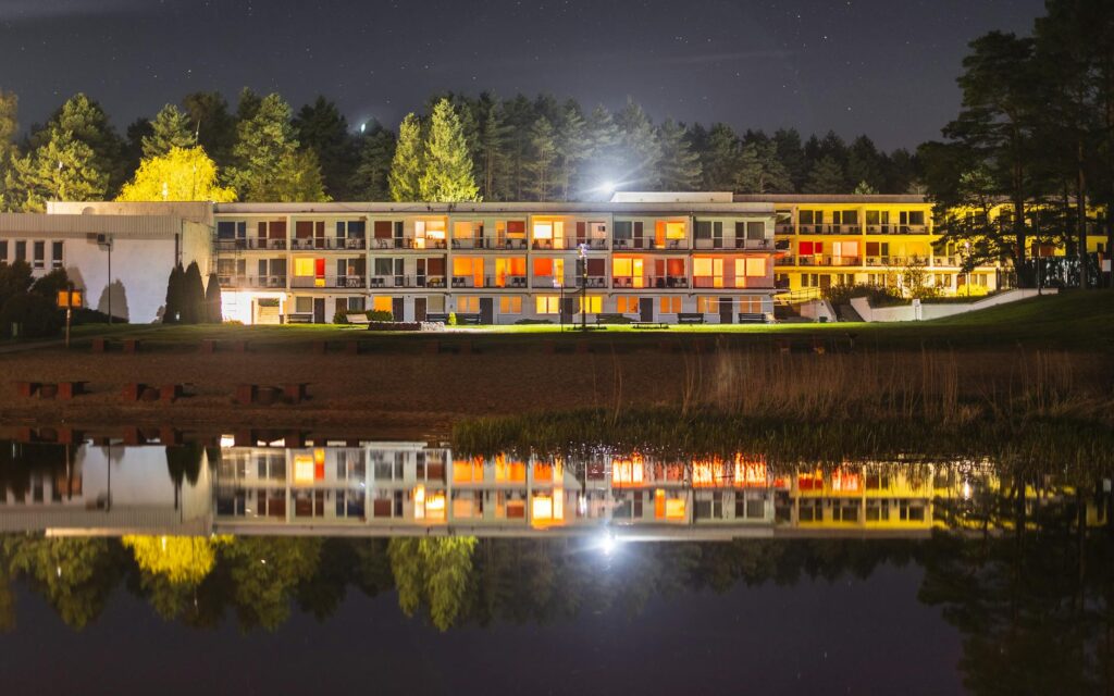 A graphic showing a comparison of hotel prices during different seasons. — cheap hotel deals Las Vegas