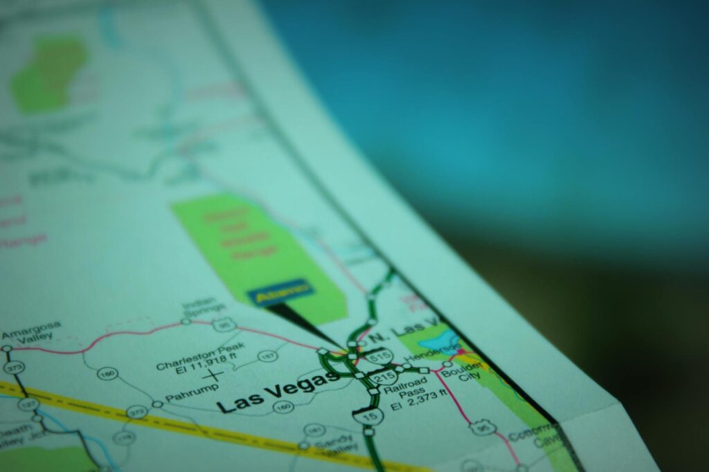 A map of Las Vegas featuring key shopping locations for both luxury and bargain hunters, providing an essential guide for those exploring the ultimate Las Vegas shopping guide.