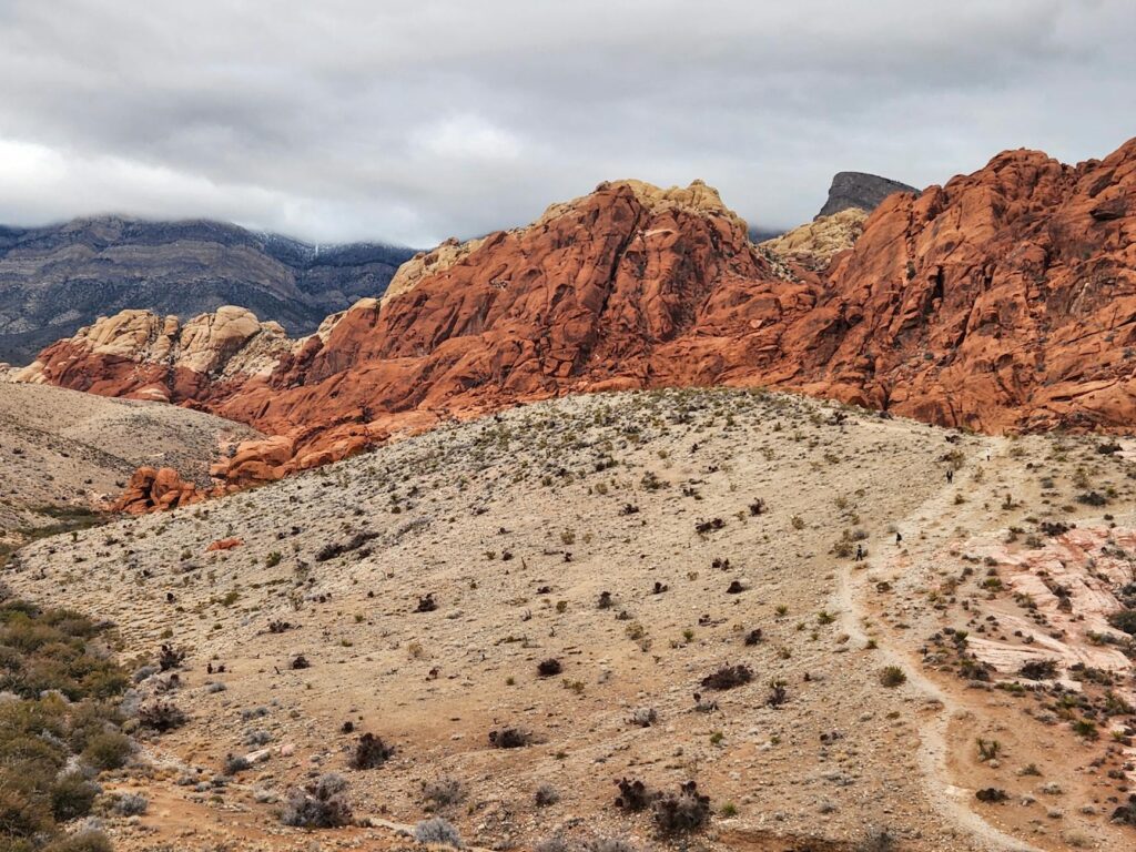 A scenic landscape of Red Rock Canyon showcasing its natural beauty. — free attractions in Las Vegas