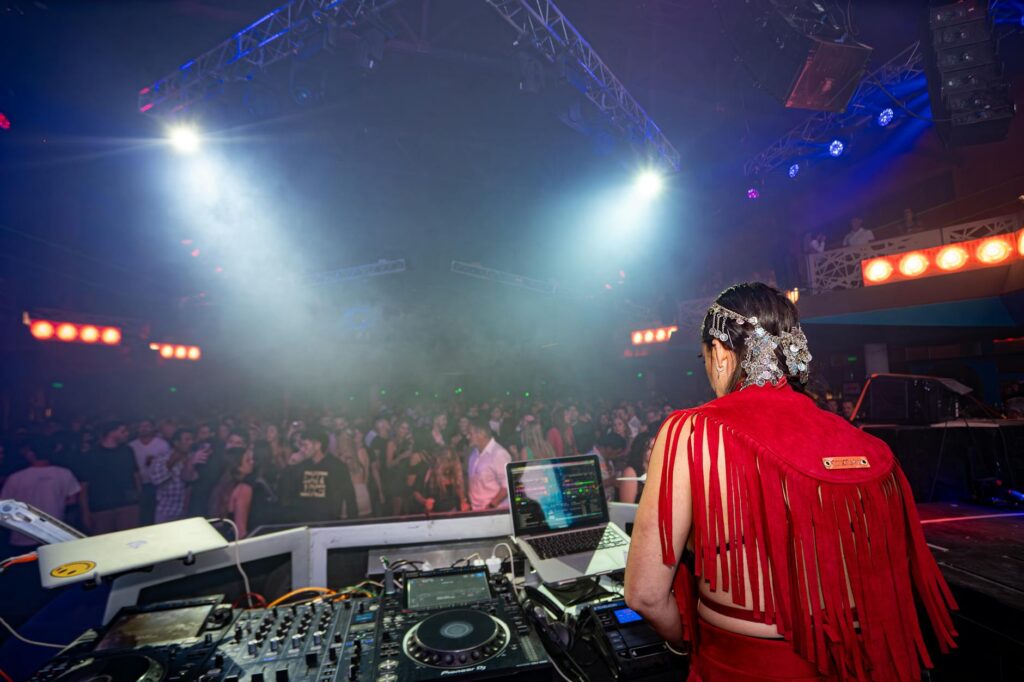 A vibrant dance floor in a popular Las Vegas club showcasing a DJ and lively crowd. — Las Vegas nightlife guide