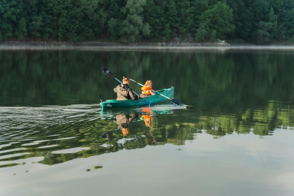 An adventurous family kayaking on the calm waters of Lake Mead. — outdoor activities Las Vegas