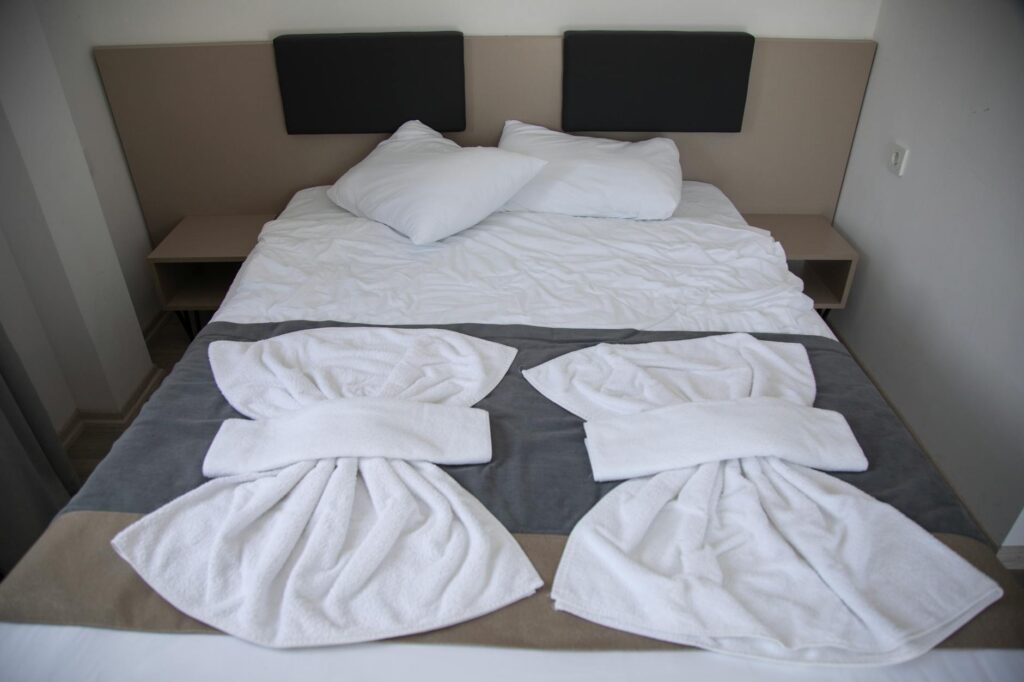 An inviting hotel room in one of the budget hotels mentioned, highlighting comfort and affordability. — budget hotels La…
