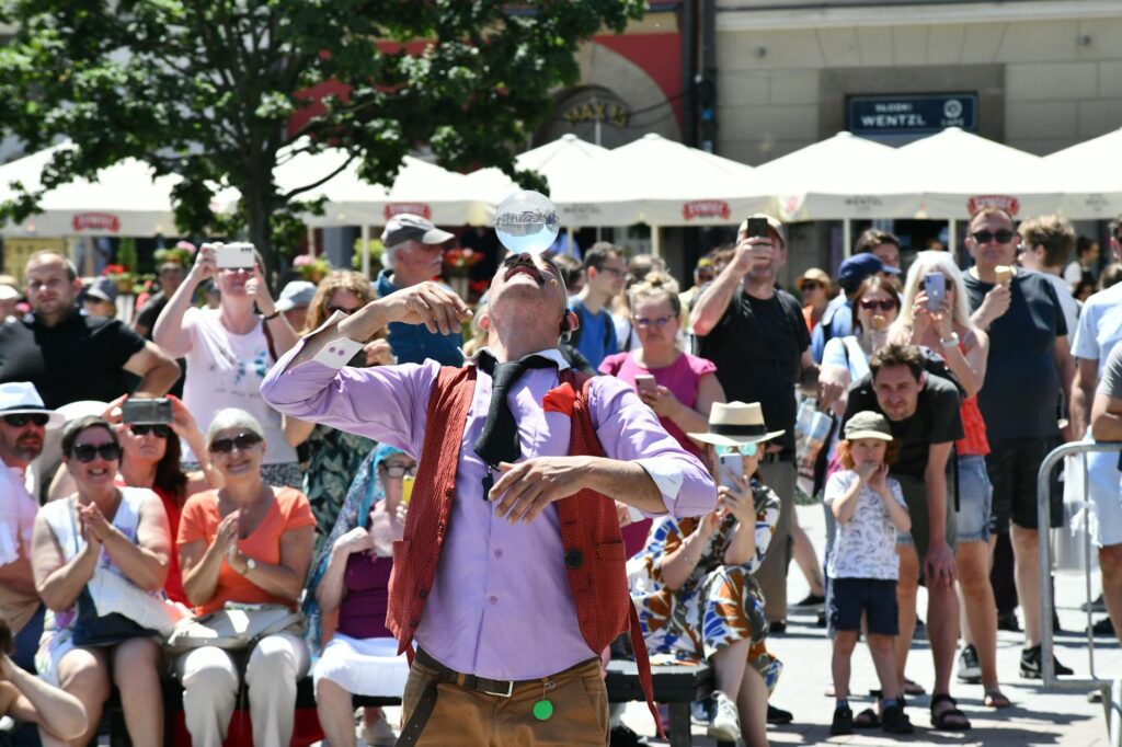 An outdoor street performance showcasing local talent with a crowd gathered around. — Las Vegas nightlife budget tips