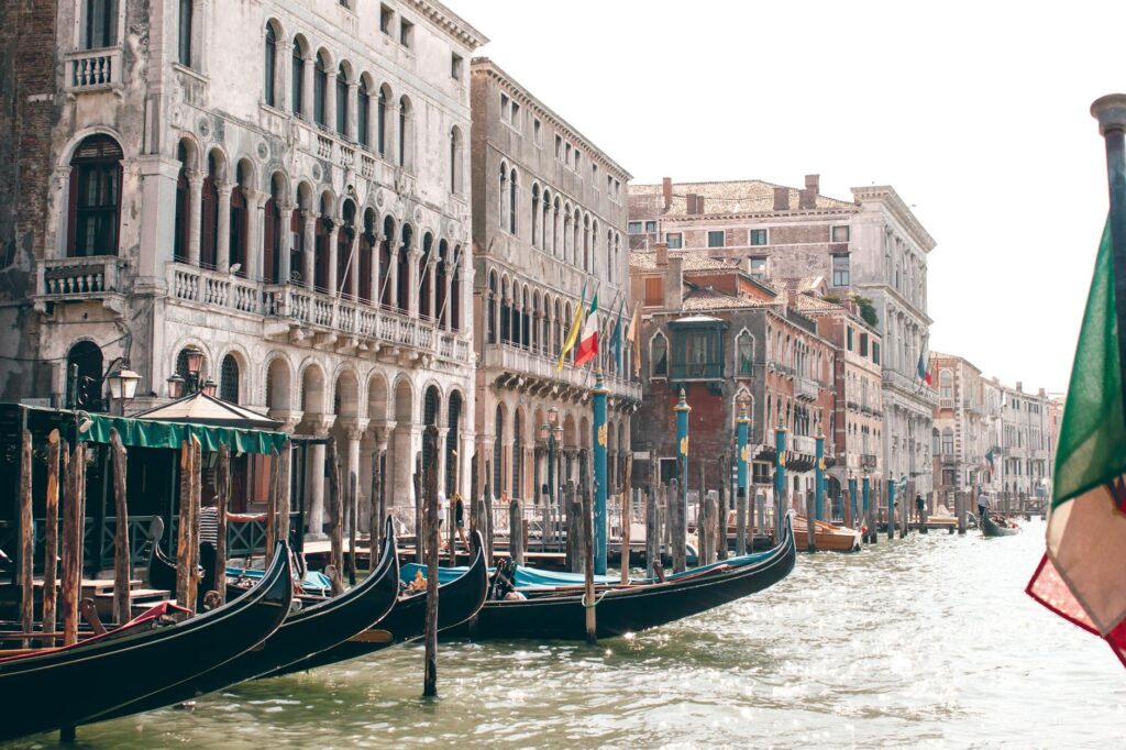 The picturesque Grand Canal in The Venetian, complete with gondolas and vibrant architecture. — Instagrammable casinos L…