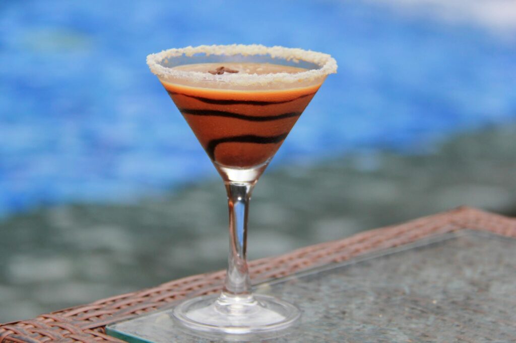 A close-up of a refreshing cocktail served poolside at a Vegas party. — Vegas pool parties guide