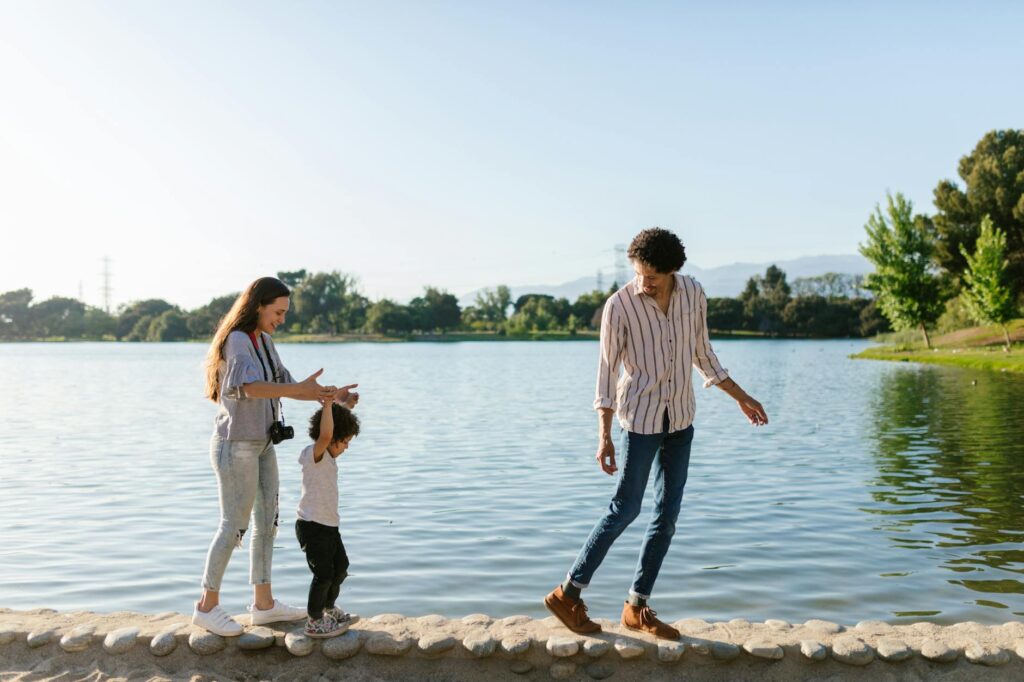 A family enjoying an outdoor adventure in a Las Vegas park — family-friendly activities Las Vegas