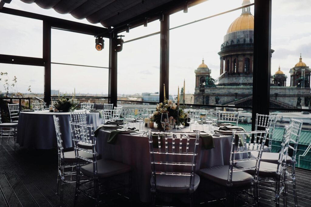 A panoramic view from a rooftop brunch location in Vegas, highlighting the city skyline and dining setup. — best brunch …