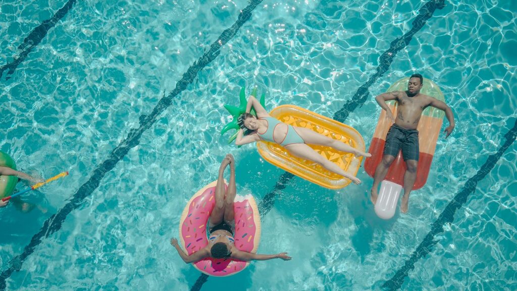 A sunny Las Vegas pool scene in summer with people enjoying the sun. — best time to visit Las Vegas