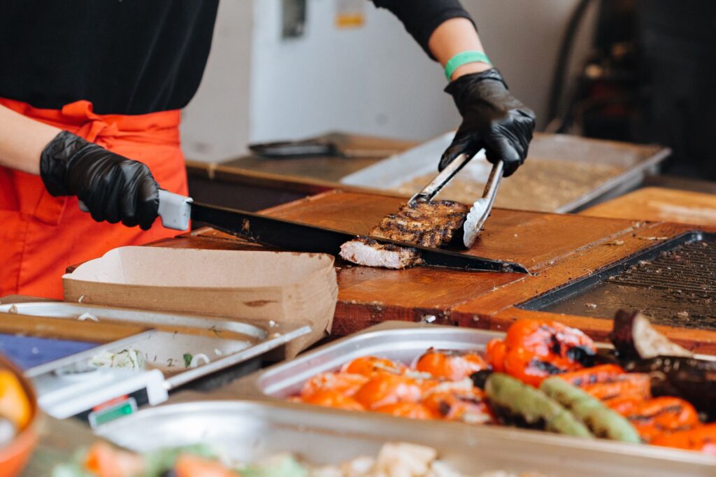 A close-up of a chef preparing food at one of the top buffets in Las Vegas. — las vegas buffets