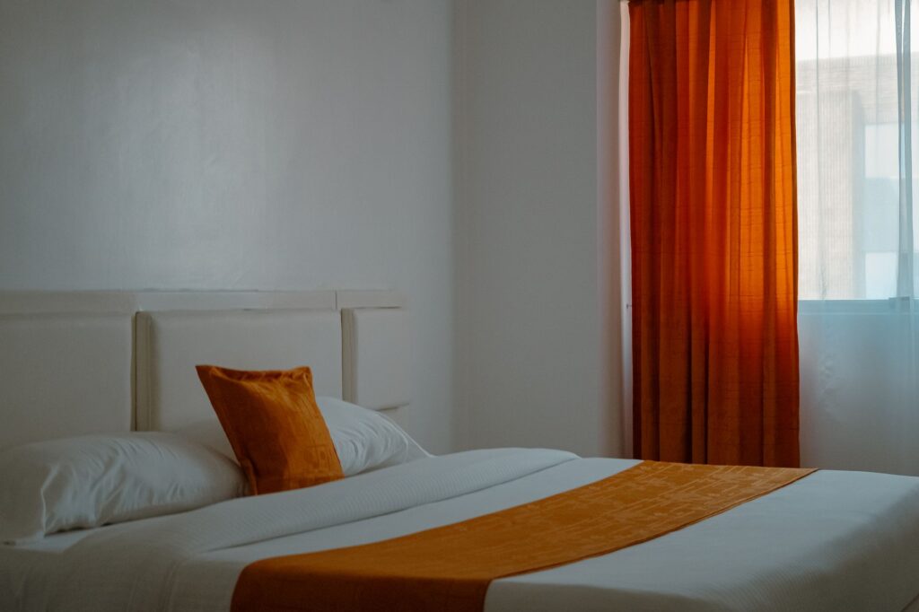 A cozy hotel room designed for solo travelers, emphasizing comfort and convenience. — solo travel Las Vegas
