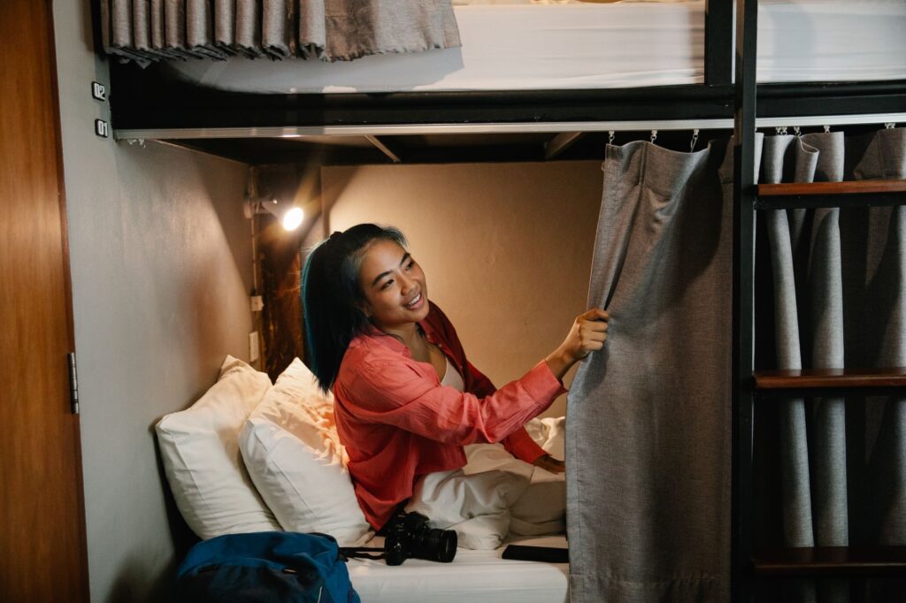 A cozy hotel room with a single bed, emphasizing budget accommodations for solo travelers. — solo travel las vegas