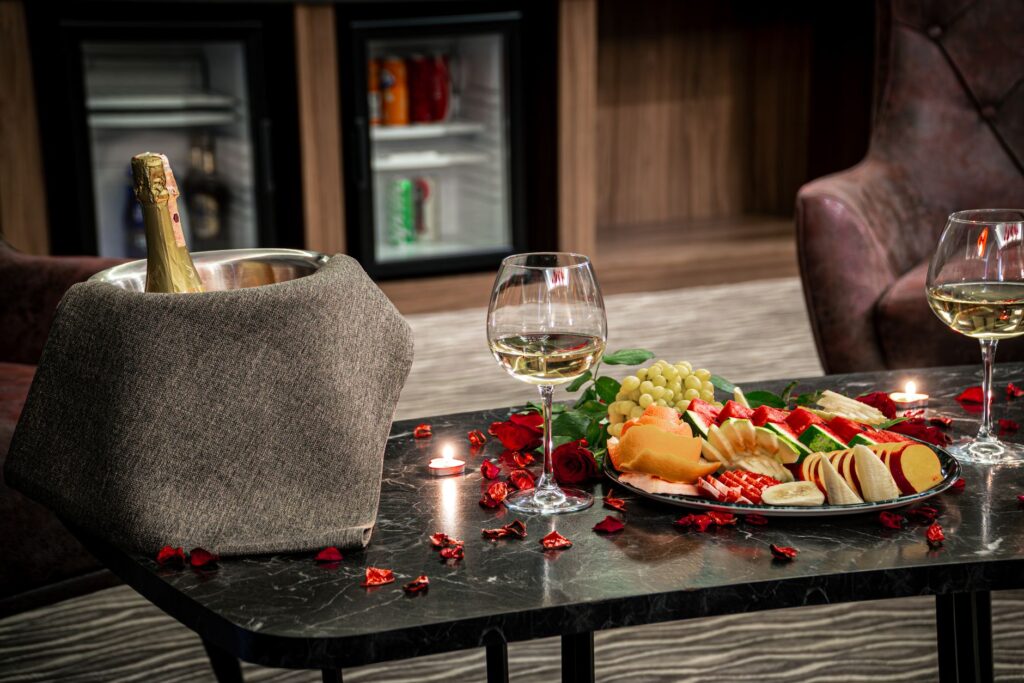 A cozy hotel room with rose petals and champagne, representing romantic hotels in Las Vegas. — romantic las vegas