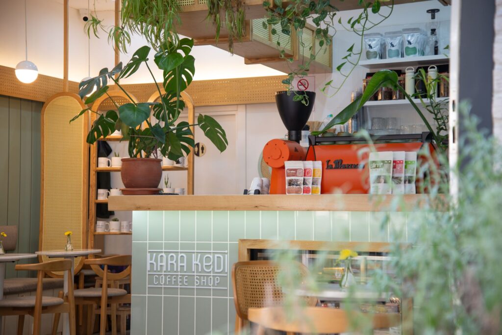 A cozy, lesser-known café in Las Vegas, showcasing local art. — hidden gems Las Vegas