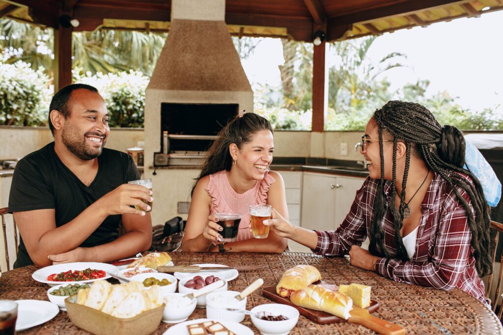 A family dining together at one of the unique restaurants in Las Vegas, featuring diverse culinary options. — Las Vegas …