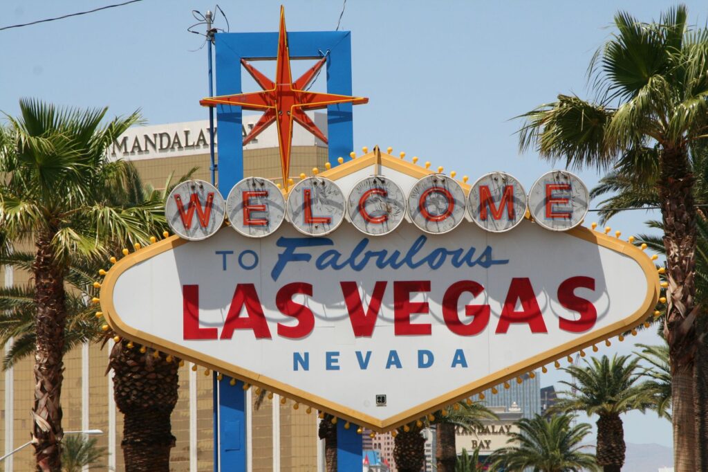 A graphic chart depicting average temperatures and precipitation for each month in Las Vegas. — las vegas weather