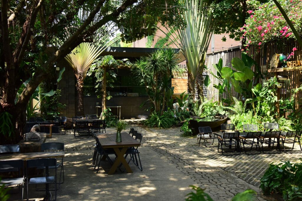 A hidden garden oasis located in the heart of Las Vegas, perfect for relaxation. — hidden gems in Las Vegas