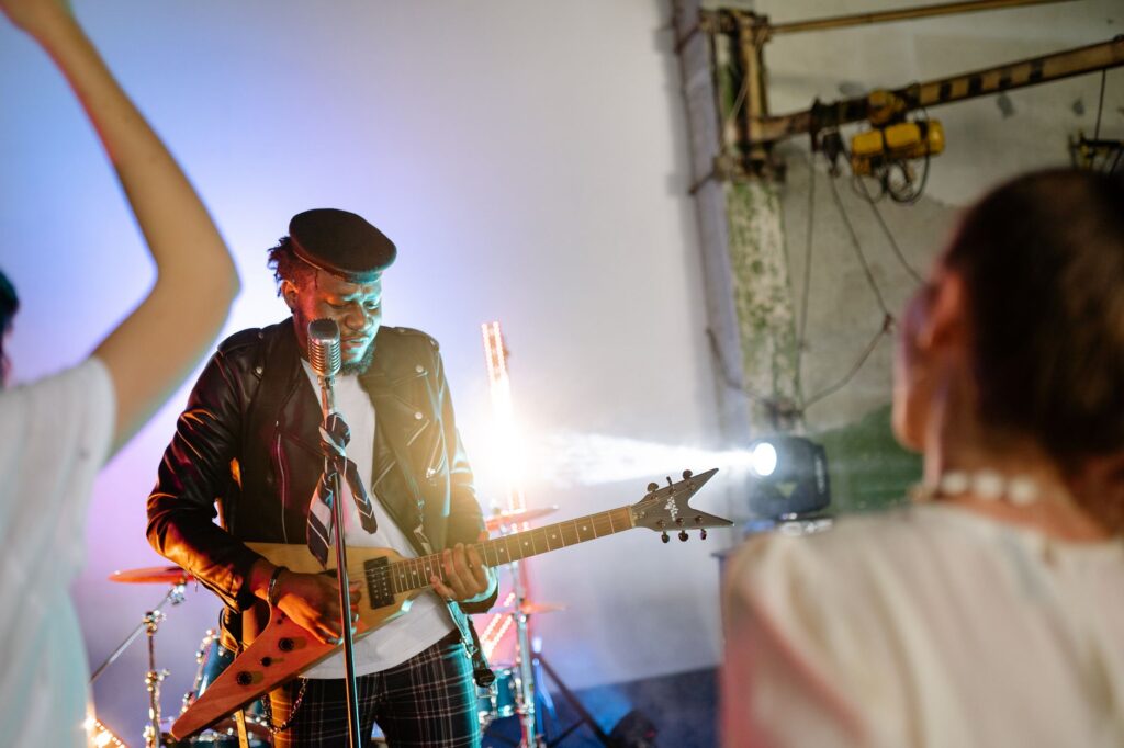 A snapshot of a solo traveler at a local event or show, experiencing the entertainment scene. — solo travel Las Vegas