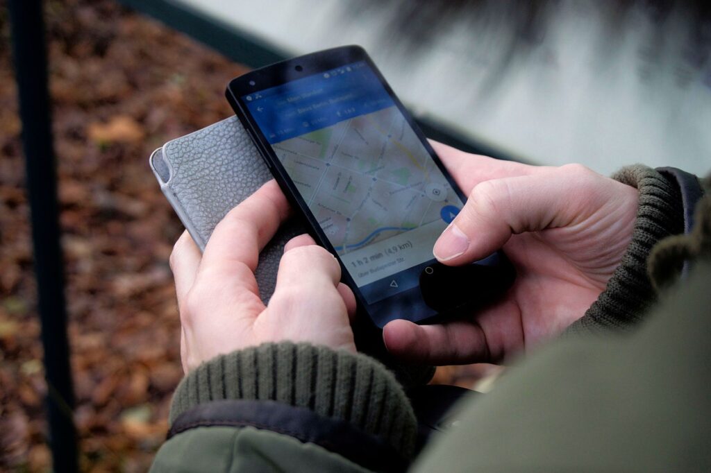 A tourist using a mobile app to find discounts on Las Vegas attractions. — save money on Vegas attractions
