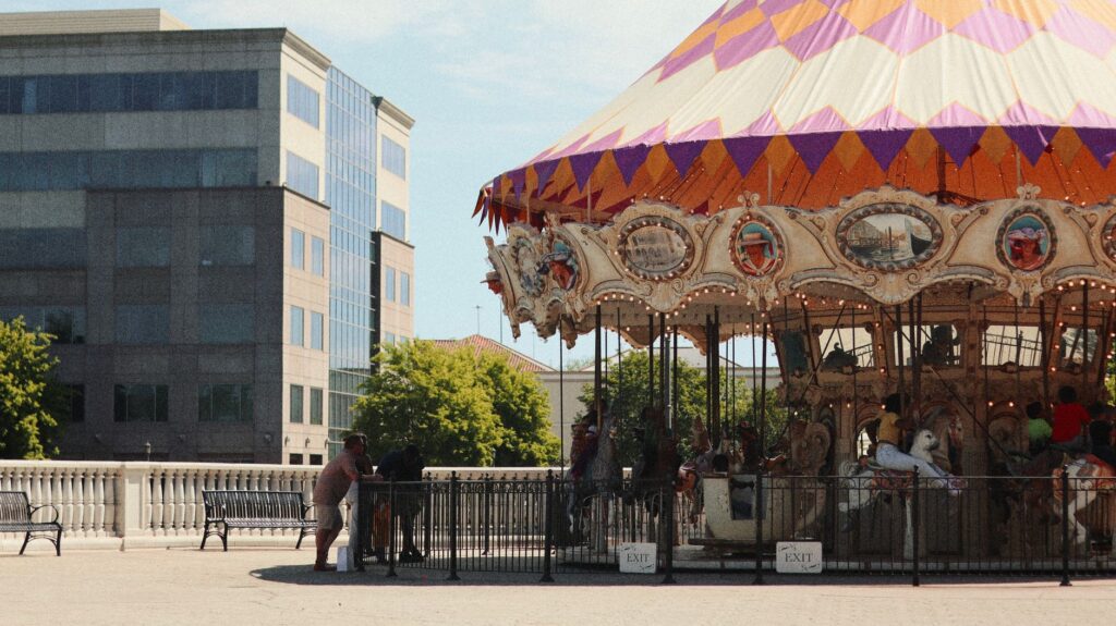 Families having fun at the Adventuredome amusement park. — family activities Las Vegas