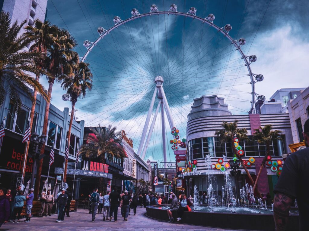 Tourists enjoying a free attraction in Las Vegas, emphasizing budget travel. — affordable hotels Las Vegas Strip