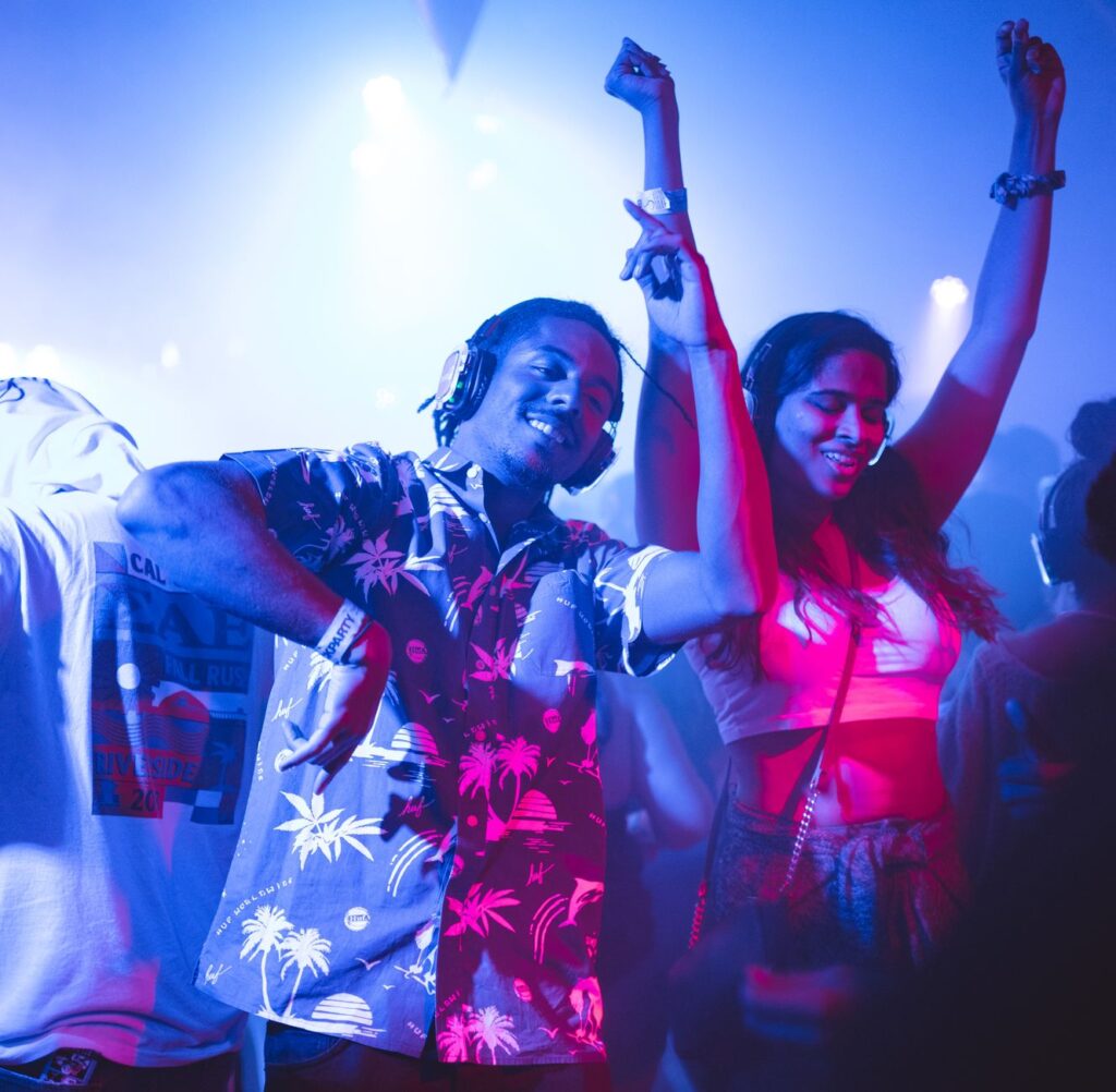 A vibrant image of a busy Las Vegas club with people dancing and enjoying themselves. — Las Vegas nightlife budget tips