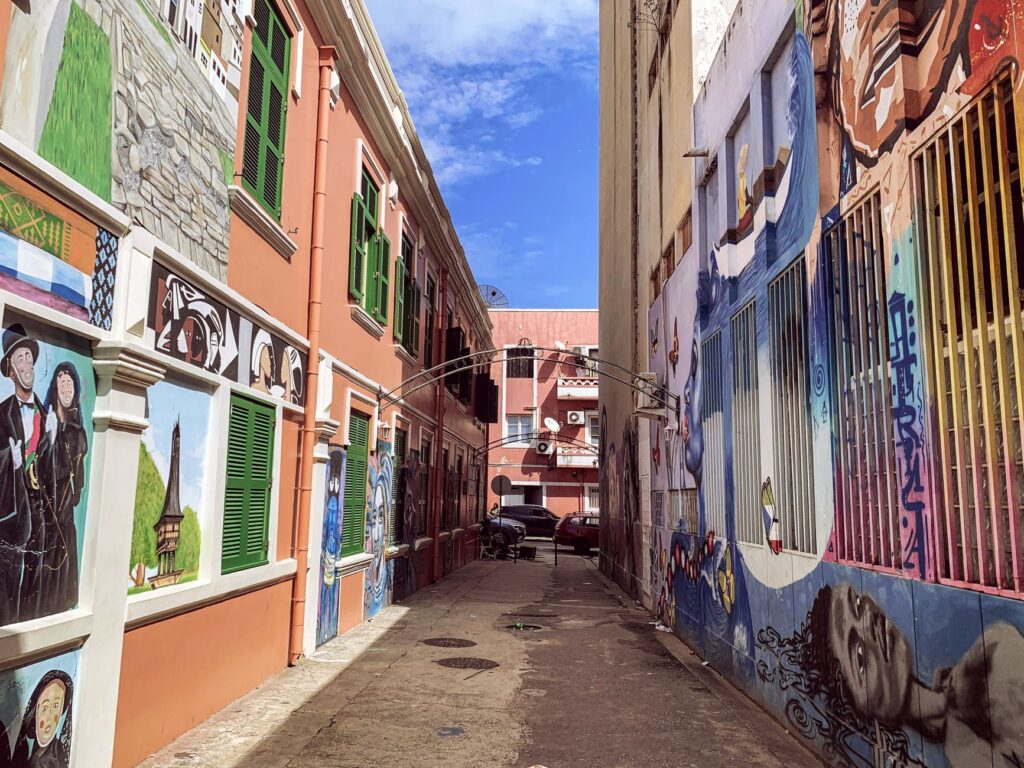 An artistic mural in the Arts District, capturing the vibrant local art scene. — Las Vegas hidden gems