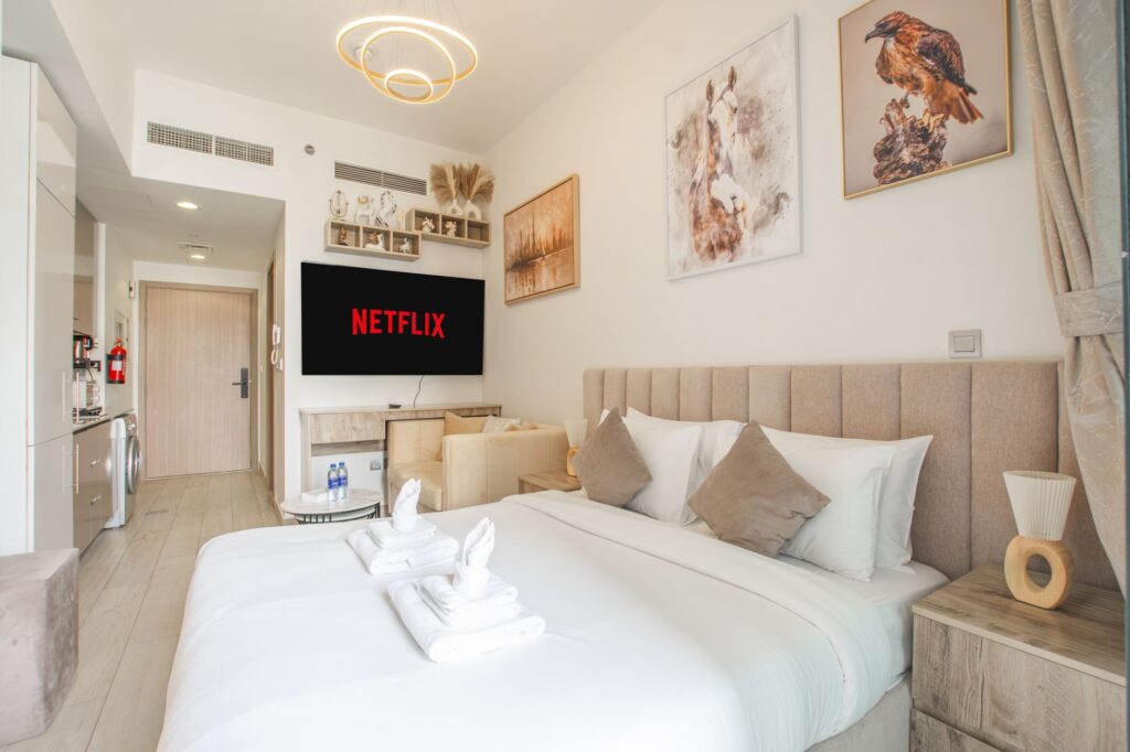 An inviting hotel room showcasing budget-friendly decor and amenities. — affordable hotels in Las Vegas