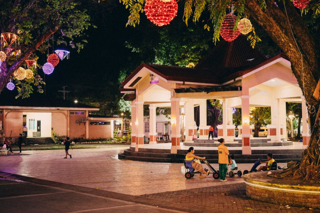 An outdoor park or recreational area that locals frequent for relaxation or activities. — local tips Las Vegas