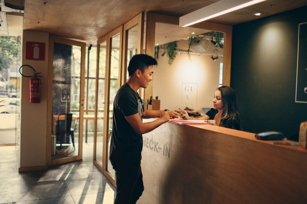 Travelers checking in at a budget hotel, showcasing friendly staff and welcoming atmosphere. — budget hotels in Las Vegas