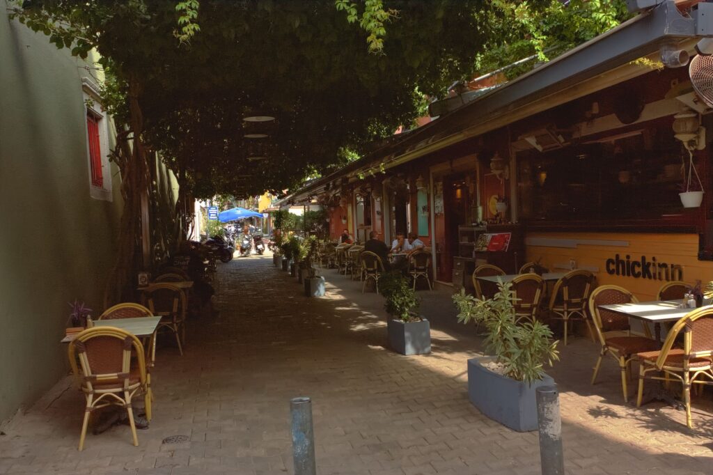 A cozy, hidden gem restaurant on the Strip with a charming atmosphere and delicious dishes. — best restaurants Las Vegas…