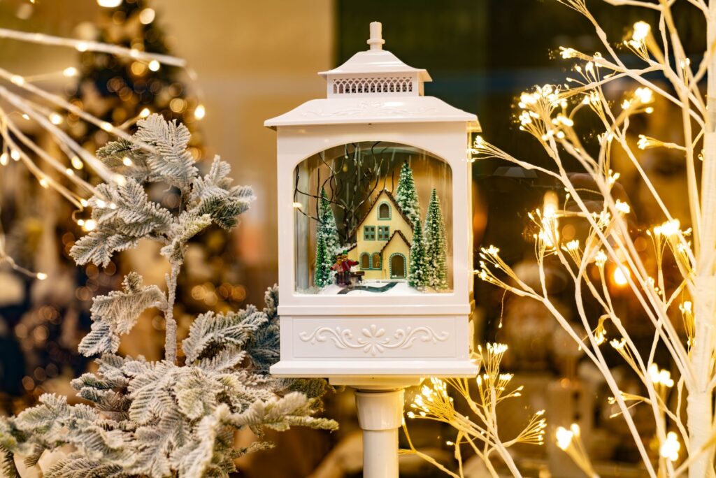 A cozy winter scene in Las Vegas, with holiday decorations and festive lights. — best time to visit Las Vegas