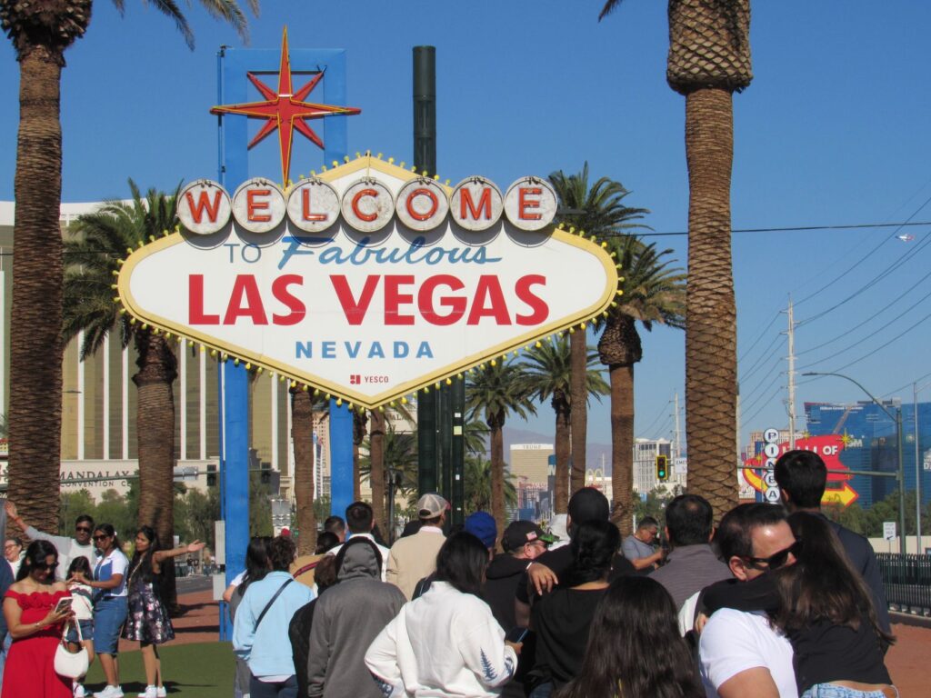 A graphic comparing average temperatures and crowd levels by month in Las Vegas. — best time to visit Las Vegas