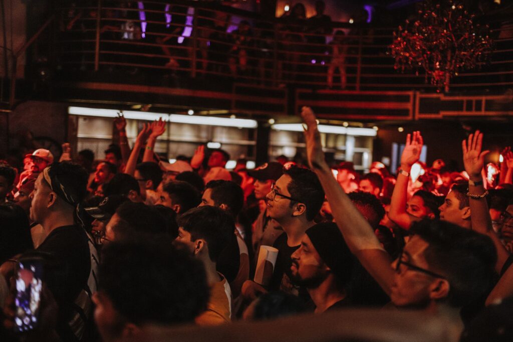 A vibrant view of a Las Vegas nightclub packed with people dancing. — Las Vegas nightclubs guide