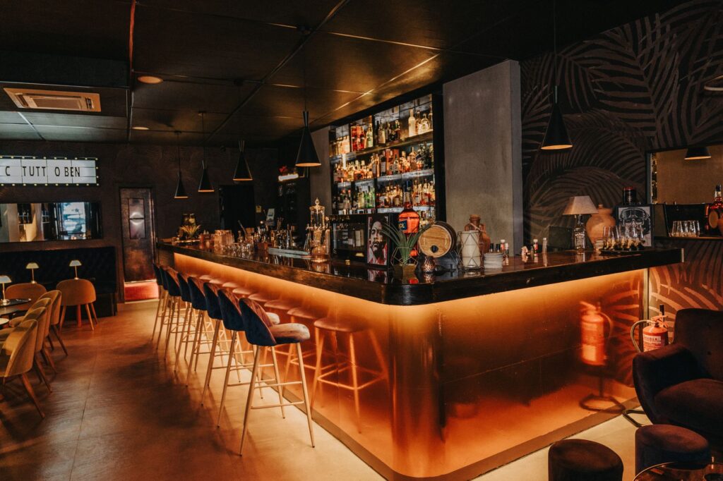 An elegant lounge with unique cocktails and a cozy ambiance, perfect for relaxation. — Las Vegas nightlife guide