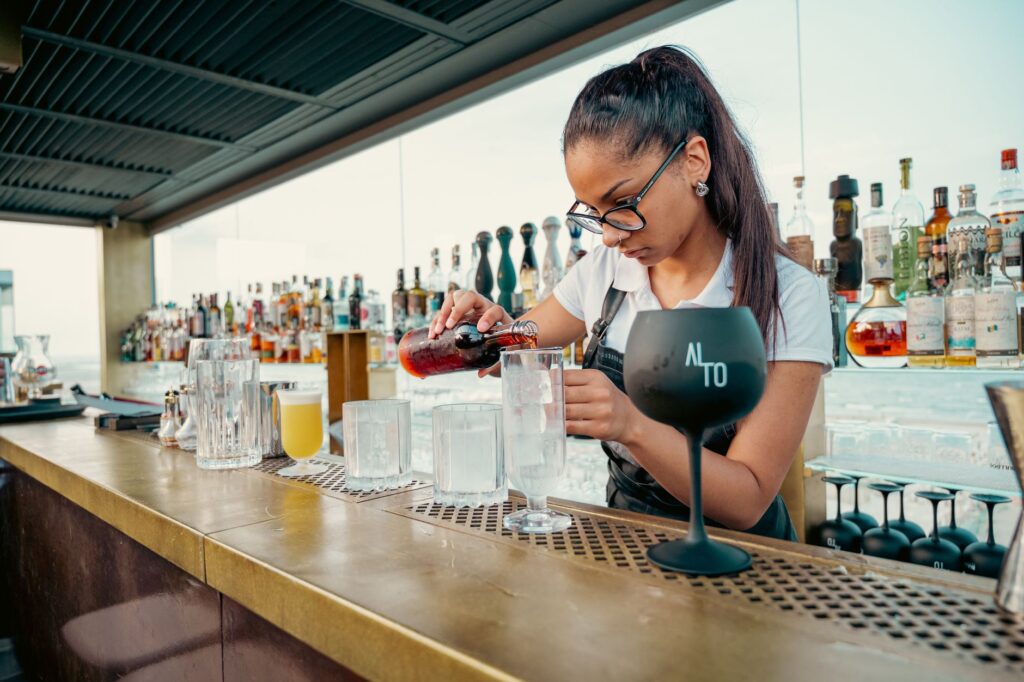 An image of a trendy rooftop bar with guests enjoying cocktails and the city skyline in the background. — Las Vegas nigh…