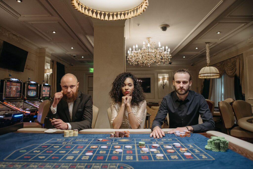 An image of a well-dressed group of friends enjoying a night out at a Vegas casino. — Las Vegas casino etiquette