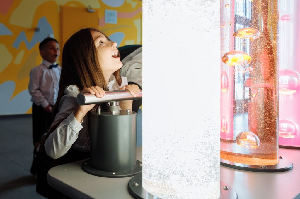 Children interacting with exhibits at the Discovery Children's Museum in Las Vegas. — family-friendly activities Las Vegas