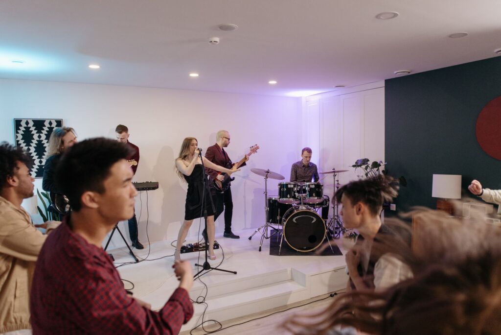 A group of friends enjoying a live music performance at a budget-friendly venue. — Las Vegas nightlife budget