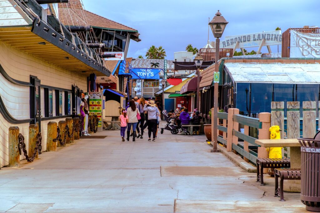 Families shopping at the LINQ Promenade, with entertainment in the background. — family activities Las Vegas