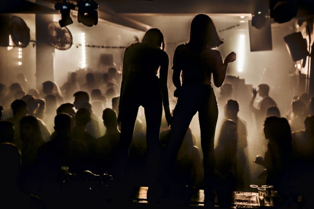 Inside view of a Las Vegas nightclub with people dancing — Las Vegas nightclubs guide